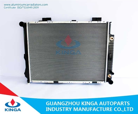 중국 고성능 자동 예비 품목 알루미늄 벤츠 방열기 W210/E200/E280/E320'95-00에 협력 업체