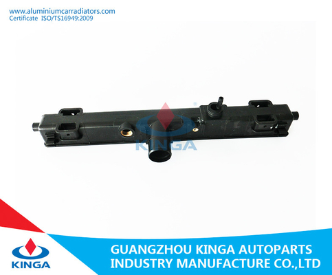Replacment PA66+GF30를 위한 플라스틱에 있는 Suzuki 퍼킨즈 방열기 정상 탱크 협력 업체