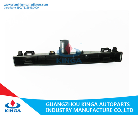 Replacment PA66+GF30를 위한 플라스틱에 있는 Suzuki 퍼킨즈 방열기 정상 탱크 협력 업체