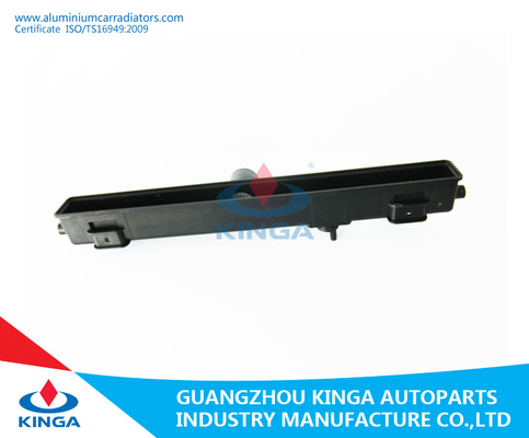 Replacment PA66+GF30를 위한 플라스틱에 있는 Suzuki 퍼킨즈 방열기 정상 탱크 협력 업체